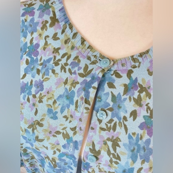 L.L. Bean 100% Cotton Blue Purple Floral classic Button Cardigan sweater top - Picture 6 of 16